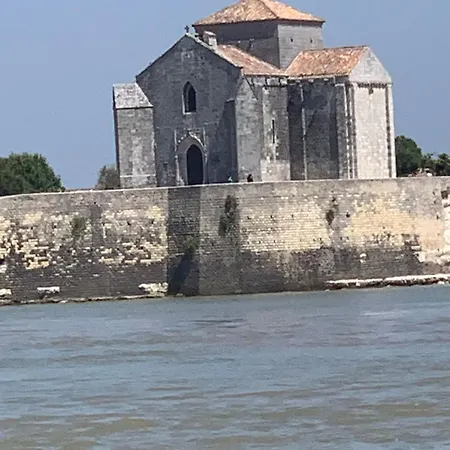 Magnolia, Charmante Maison Piscine Proche Estuaire Сasa de vacaciones